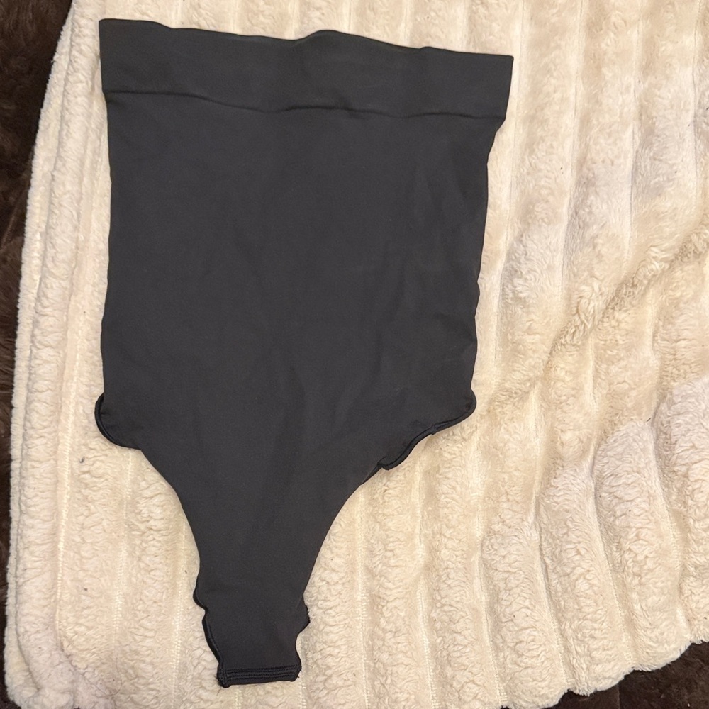 SKIMS Onyx high waisted thong NWOT